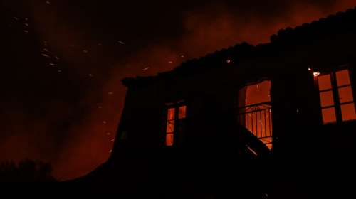 Στη Φυλή έχει πέσει το βάρος στη φωτιά της Πάρνηθας- Μάχη με τις αναζωπυρώσεις σε Έβρο και Βοιωτία [Εικόνες-Βίντεο]