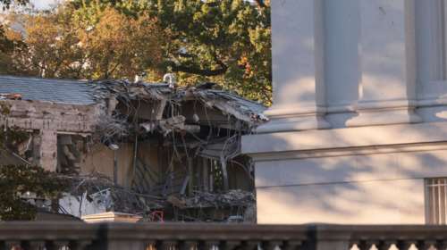 Ο Τραμπ κατεδάφισε τμήμα του Λευκού Οίκου για να φτιάξει... αίθουσα χορού - Θα χωρά 1.000 καλεσμένους [εικόνες]