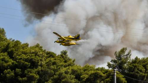 Εκτός ελέγχου η φωτιά στην Αχαΐα: Πέρασε στον δήμο Ερυμάνθου - Κατευθύνεται σε χωριά που εκκενώθηκαν [εικόνες-βίντεο]