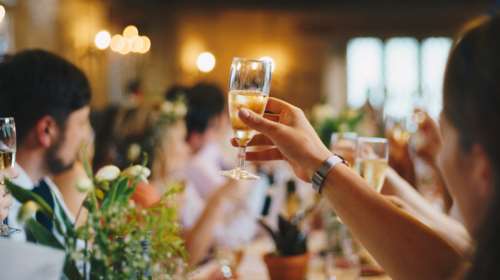 Θεσσαλονίκη: Το γλέντι του γάμου έγινε κορονο-πάρτι - Ο γαμπρός και 10 καλεσμένοι θετικοί στον κορονοϊό