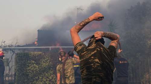 Μάχη με τις αναζωπυρώσεις σε Μεσσηνία, Κύθηρα και Εύβοια: Ισχυρές δυνάμεις σε όλα τα πεδία των πυρκαγιών