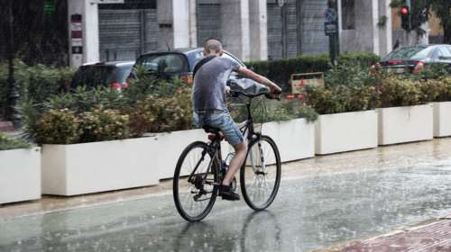 Καταιγίδες, κεραυνούς και χαλάζι φέρνει η &quot;ψυχρή λίμνη&quot; - Ποιες περιοχές επηρεάζονται, τι θα γίνει στην Αττική