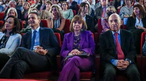 Εκδήλωση προς τιμήν του Κώστα Σημίτη: Παρόντες Σακελλαροπούλου, Μητσοτάκης - "Σχέδιο και ευρύτερες συναινέσεις για να πάει η χώρα μπροστά" [βίντεο]