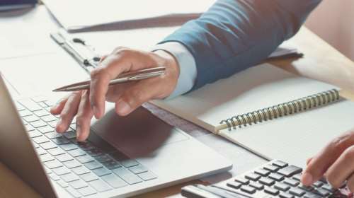 Στην τελική ευθεία οι φορολογικές δηλώσεις - Ερχονται στοχευμένοι ψηφιακοί έλεγχοι από την ΑΑΔΕ