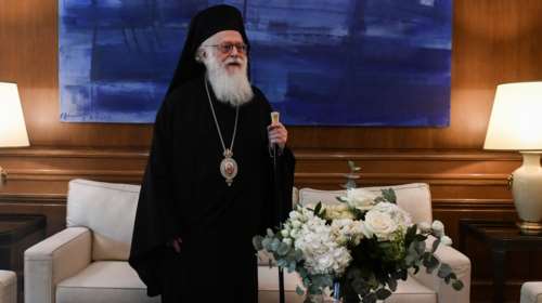 Αγωνία για τον Αρχιεπίσκοπο Αλβανίας Αναστάσιο - Εκτάκτως στο χειρουργείο για να αντιμετωπιστεί αιμορραγία