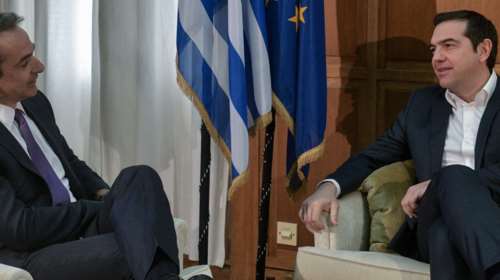 Υποχρεωτικοί εμβολιασμοί: Μισή στήριξη από Τσίπρα στο κάλεσμα Μητσοτάκη για κοινό μέτωπο - Διαφωνίες για την εστίαση