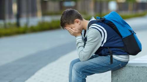 Βόλος: Εδειραν άγρια και κούρεψαν συμμαθητή τους για εξευτελισμό - Τον έστειλαν στο νοσοκομείο λόγω... οικονομικών διαφορών