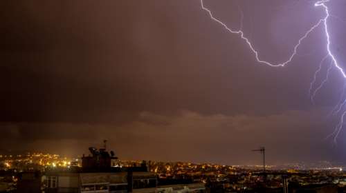 Καιρός: O Κολυδάς προειδοποιεί για πολλούς κεραυνούς σε Αττική και Βοιωτία - Πώς θα εξελιχθεί η κακοκαιρία το 48ωρο