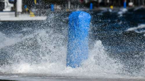 Καιρός: Απαγορευτικό απόπλου λόγω ισχυρών ανέμων - Μεγάλος ο κίνδυνος πυρκαγιάς, σε επιφυλακή ο κρατικός μηχανισμός