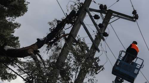 Πέμπτη ημέρα χωρίς ηλεκτρικό ρεύμα 3.500 σπίτια στα βόρεια προάστια: Οι επισκευές συνεχίζονται, οι ευθύνες... μπαλάκι