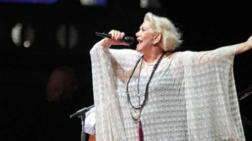 Μαρινέλλα: Άνοιξε τα μάτια της, κρίσιμα τα δύο επόμενα 24ωρα- Εσπευσμένα στην Αθήνα και ο εγγονός της