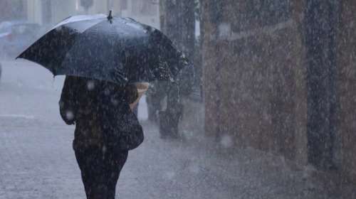 Κακοκαιρία Emil: Σε λίγες ώρες θα &quot;χτυπήσουν&quot; λασποβροχές, καταιγίδες και θυελλώδεις άνεμοι - Ο φόβος για πλημμύρες