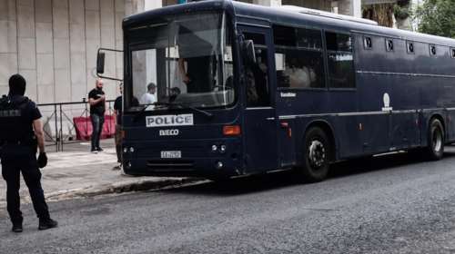 Ξεκινούν οι έφοδοι των Αρχών σε συνδέσμους οργανωμένων οπαδών - Λειτουργούν ακόμη και ως... πολιτικά γραφεία κόμματος