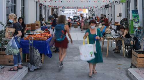 Κορονοϊός: &quot;Η μάσκα πρέπει να μπει στην καθημερινότητά μας&quot; - Τι λένε οι ειδικοί για την τέταρτη δόση και τα κρούσματα