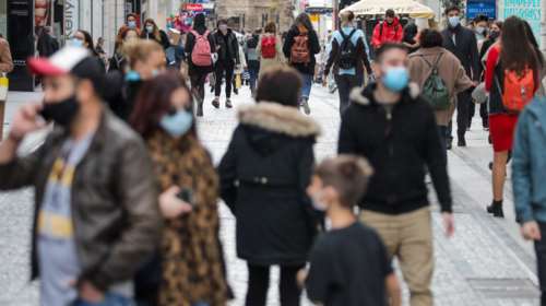 Τρομάζουν τα 4.696 κρούσματα κορονοϊού - Μαγιορκίνης: Πιθανά νέα μέτρα - Ίσως κλείσουν κέντρα διασκέδασης