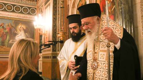 Τέμπη: Στη Μητρόπολη Αθηνών η Μαρία Καρυστιανού πριν το συλλαλητήριο - Τρισάγιο στη μνήμη των θυμάτων