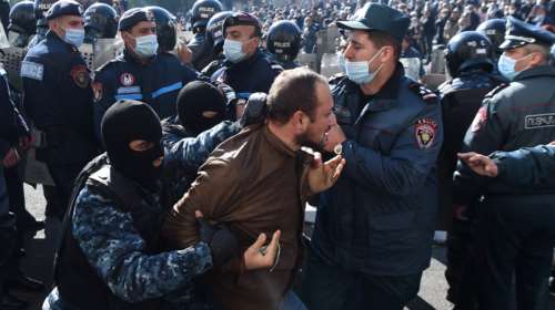 Αρμενία-Αζερμπαϊτζάν: Ρωσικές δυνάμεις αναπτύσσονται στην περιοχή των συγκρούσεων στο Ναγκόρνο-Καραμπάχ