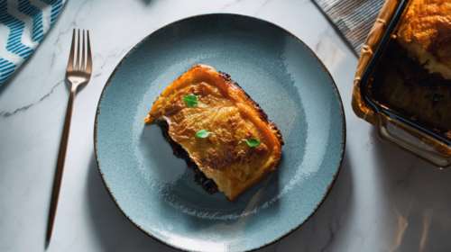 Ο μουσακάς και τα αθηναϊκά εστιατόρια που τον αποθεώνουν