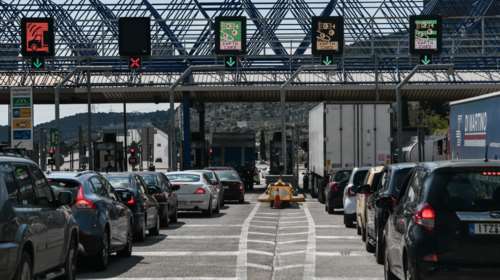 Κορονοϊός: Αδιόρθωτοι οι Έλληνες, φεύγουν για την επαρχία και κανουν ουρές στα διόδια -Απαράδεκτες εικόνες