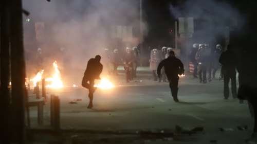 Πολυτεχνείο: Επεισόδια στη Θεσσαλονίκη με μολότοφ και πέτρες - Ένταση και στην Πάτρα [Βίντεο]
