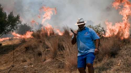 Ανεξέλεγκτη η φωτιά στα Βίλια: Εκκενώνονται ακόμα 2 οικισμοί - Μήνυμα από το &quot;112&quot;
