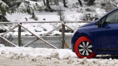 Στα λευκά η Αττική: Σε ποιες περιοχές των βορείων προαστίων θα το στρώσει - Με αλυσίδες στα πορτμπαγκάζ σε όλο τον νομό