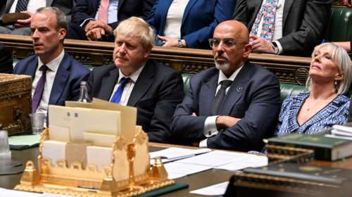 Με την πλάτη στον τοίχο ο Τζόνσον: Του ζητούν να παραιτηθεί, αλλά είναι ανένδοτος