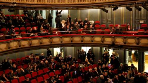 Σοκ στο ελληνικό θέατρο: Τσουνάμι καταγγελιών για σεξουαλική παρενόχληση από κορυφαίο Έλληνα ηθοποιό