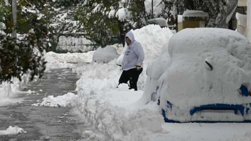 Καιρός: Καταιγίδες θα λιώσουν τα χιόνια στην Αττική - Χιονοπτώσεις στα Βόρεια Προάστια, πτώση της θερμοκρασίας
