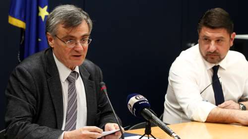 Κορονοϊός: Ηχηρό &quot;καμπανάκι&quot; Τσιόδρα - &quot;Κάθε κρούσμα δίνει άλλο ένα - Ανησυχία της επιτροπής των ειδικών&quot;