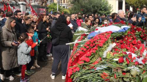 Κορυφώνονται οι εκδηλώσεις για το Πολυτεχνείο: Εκλεισαν οι πύλες, για να ξεκινήσει η πορεία&quot; [εικόνες]