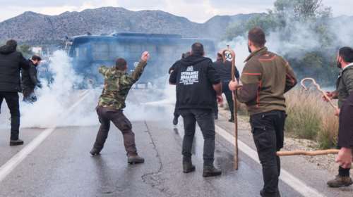 Εικόνες ντροπής στην Κρήτη: Ταυτοποιήθηκαν οι αγρότες που χτύπησαν αστυνομικούς, δικογραφία για εγκληματική οργάνωση