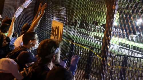 Δολοφονία Φλόιντ: Έτοιμοι να μπουν στην Ουάσινγκτον 1.600 στρατιώτες - Ογκώδεις διαδηλώσεις κόντρα στις προκλήσεις Τραμπ