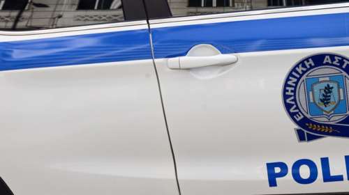 Σοκ στο Μενίδι: 14χρονη πήγε στο Αστυνομικό Τμήμα με νεκρό έμβρυο σε εφημερίδα - Τη χτύπησε η μητέρα της και απέβαλε