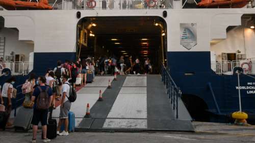 Δυσκολεύουν όλα για τους ανεμβολίαστους: Ταξίδια, εστιατόρια, εργασία και γυμναστήρια