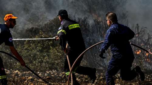 Σοφικό: Χωρίς ενεργό μέτωπο η πυρκαγιά, ολονύχτια μάχη με διάσπαρτες εστίες έδωσαν οι πυροσβέστες [εικόνες]