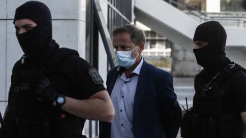 &quot;Ντράπηκε και η ντροπή&quot;: To Twitter &quot;καταδικάζει&quot; την απόφαση που αφήνει ελεύθερο τον Λιγνάδη μέχρι το Εφετείο