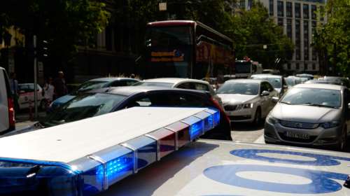 Ποινική δίωξη για ενδοοικογενειακή απειλή στον 35χρονο αστυνομικό της Βουλής - Η καταγγελία από την πρώην σύζυγό του