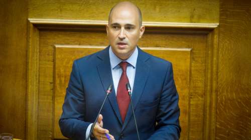 Πρόταση δυσπιστίας: Ο Κωνσταντίνος Μπογδάνος εξηγεί σε... κάποιους νεοδημοκράτες γιατί ψήφισε "παρών"