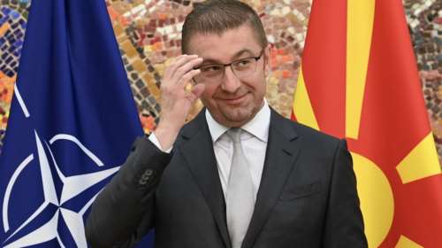 Μίτσκοσκι για ενδεχόμενη συνάντηση με Μητσοτάκη: &quot;Ελπίζω ότι θα διατηρήσουμε την αξιοπρέπεια και ότι θα συζητήσουμε ως καλοί γείτονες&quot;