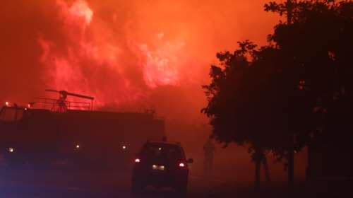 Πύρινη κόλαση στην Αλεξανδρούπολη: Εκκενώθηκαν οικισμοί και το νοσοκομείο - Εκρήξεις στο πεδίο βολής