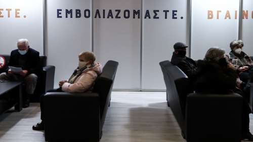 Απογοητευτικά στοιχεία: Ένας στους τρεις ηλικιωμένους δεν έχει εμβολιαστεί - Με τουλάχιστον μια δόση το 31% του πληθυσμού
