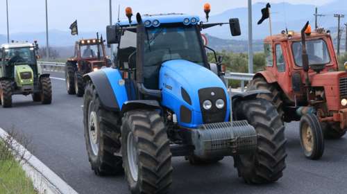 Αγροτικά μπλόκα: Ποια είναι η κατάσταση στην Εθνική Οδό - Πού γίνεται εκτροπή των οχημάτων