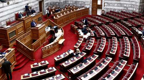 Βουλή: Κόντρα κυβέρνησης-αντιπολίτευσης για το &quot;μπλόκο&quot; στον Κασιδιάρη - &quot;Κλείνετε το μάτι στη Χρυσή Αυγή&quot; - &quot;Προβληματική διάταξη&quot;