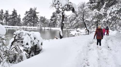 Στην κατάψυξη η χώρα: Έρχονται χιόνια ακόμη και σε χαμηλό υψόμετρο - Πού θα το στρώσει στην Αττική τις επόμενες ώρες
