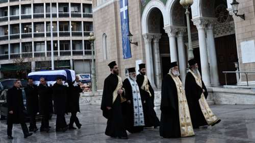 Πριγκίπισσα Ειρήνη: Λαϊκό προσκύνημα στο παρεκκλήσι της Μητρόπολης - Στο Τατόι η ταφή της [εικόνες - βίντεο]