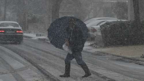 Βarbara: &quot;Χιονοκαταιγίδα&quot; στα βόρεια προάστια, το έχει στρώσει για τα καλά- Πού έχουν κλείσει δρόμοι