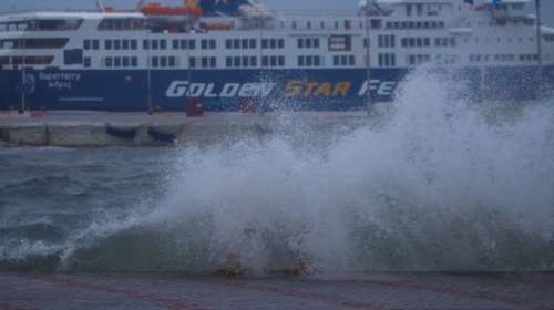 Αγριεύει ο καιρός: Ξεπέρασε τα 100 χλμ η ταχύτητα των ανέμων - Καταιγίδες σε Κρήτη και Εύβοια