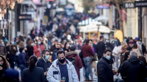 Λαοθάλασσα ξανά στην Ερμού - Ίδια εικόνα και στη Θεσσαλονίκη, παρά τις συστάσεις για αποφυγή συνωστισμού
