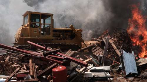 Καταστροφική η φωτιά σε Σταμάτα - Ροδόπολη: Κάηκαν σπίτια και αυτοκίνητα - Σε ύφεση μετά από σκληρή μάχη